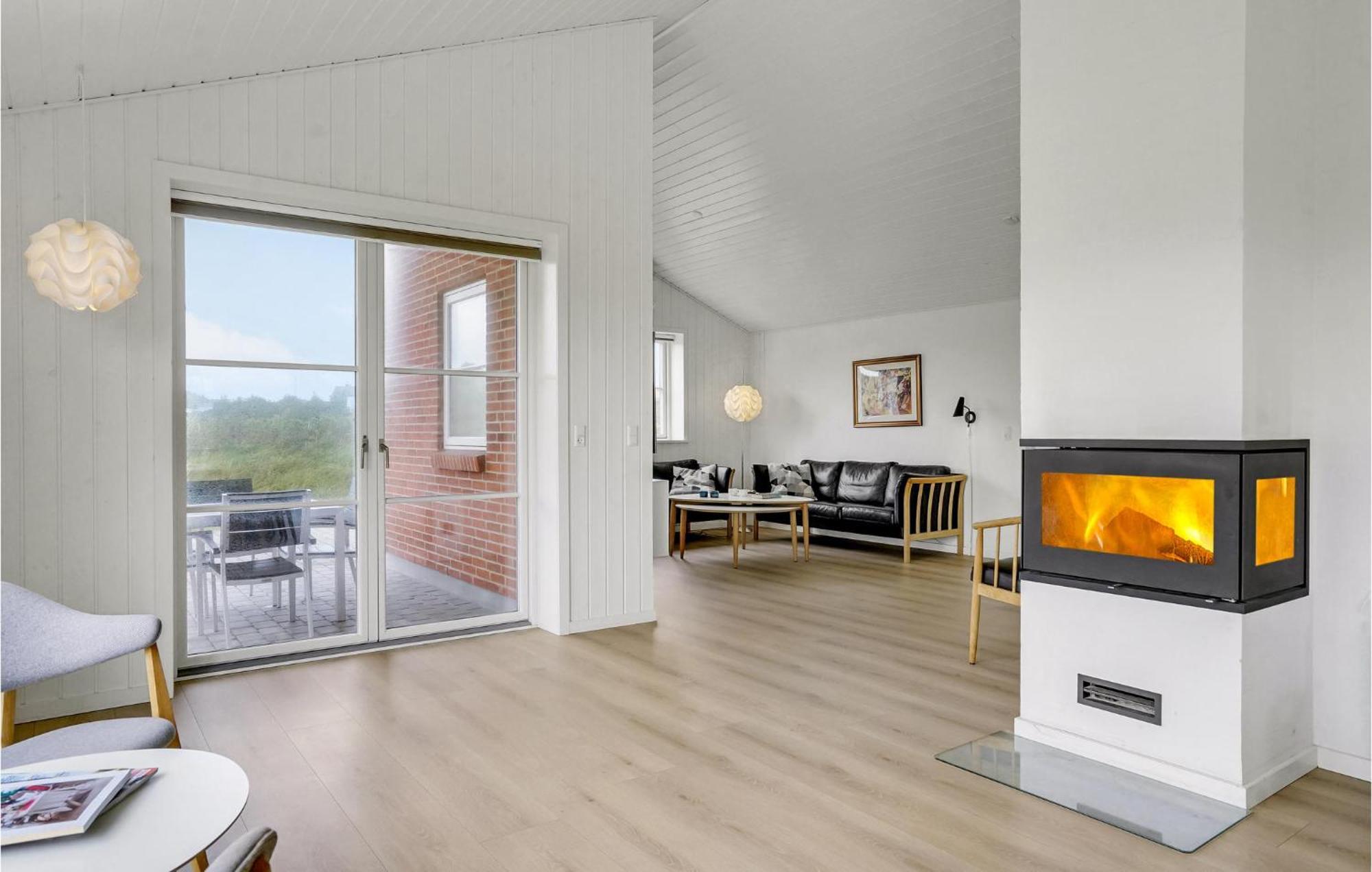 Amazing Home In Blavand With Wifi Extérieur photo