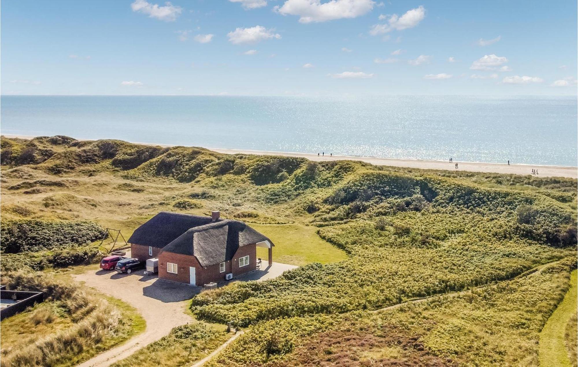 Amazing Home In Blavand With Wifi Extérieur photo