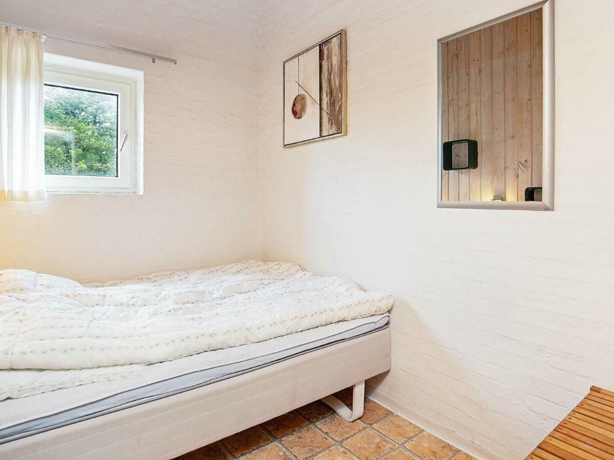 Amazing Home In Blavand With Wifi Extérieur photo